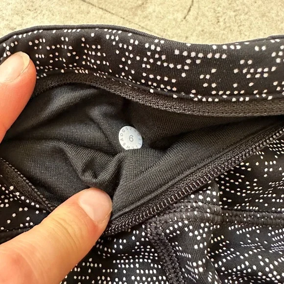 *SOLD*Lululemon Quick Pace 7/8 Cropped Soundwave Alpine Tights Size 6 - Picture 6 of 15